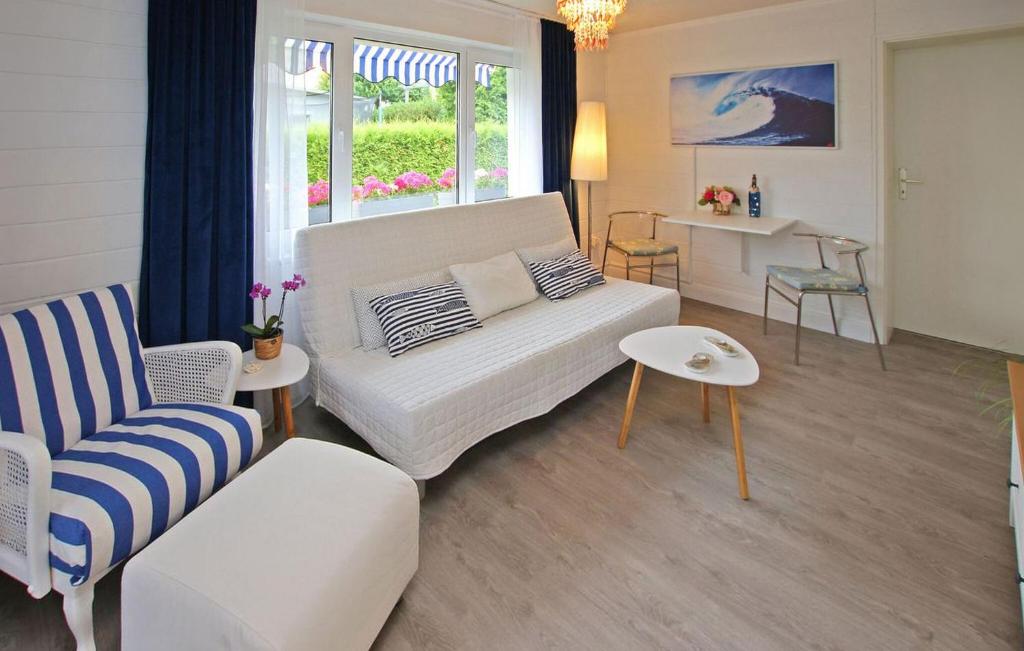 1 Bedroom Stunning Home In Kummerow photo 3