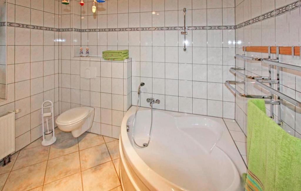 Gorgeous Apartment In Mirow Ot Qualzow With Wifi photo 4