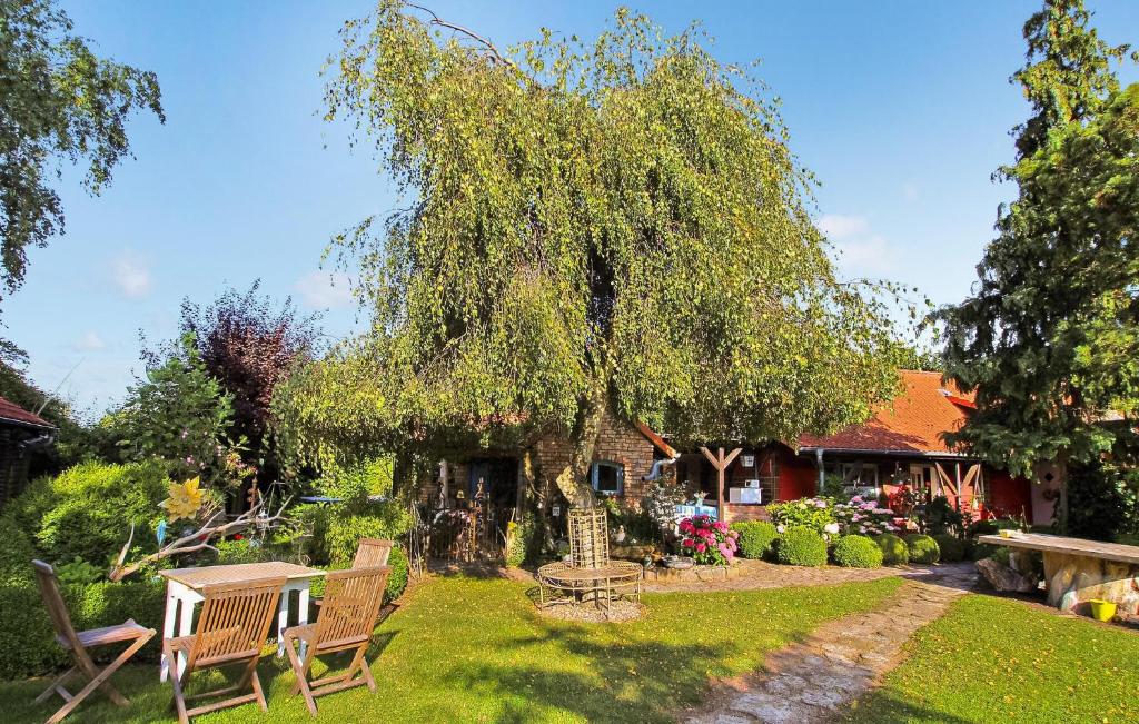 Nice Apartment In Meesiger With Wifi