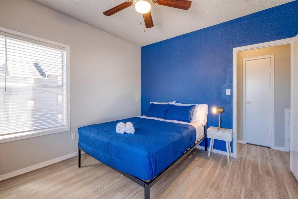 Cozy 2BD Apt Austin Texas - Tap to explore photos