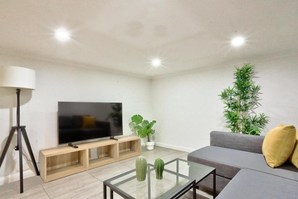 Good for Family 3 Bedroom House Darlinghurst with 2 E-Bikes Included