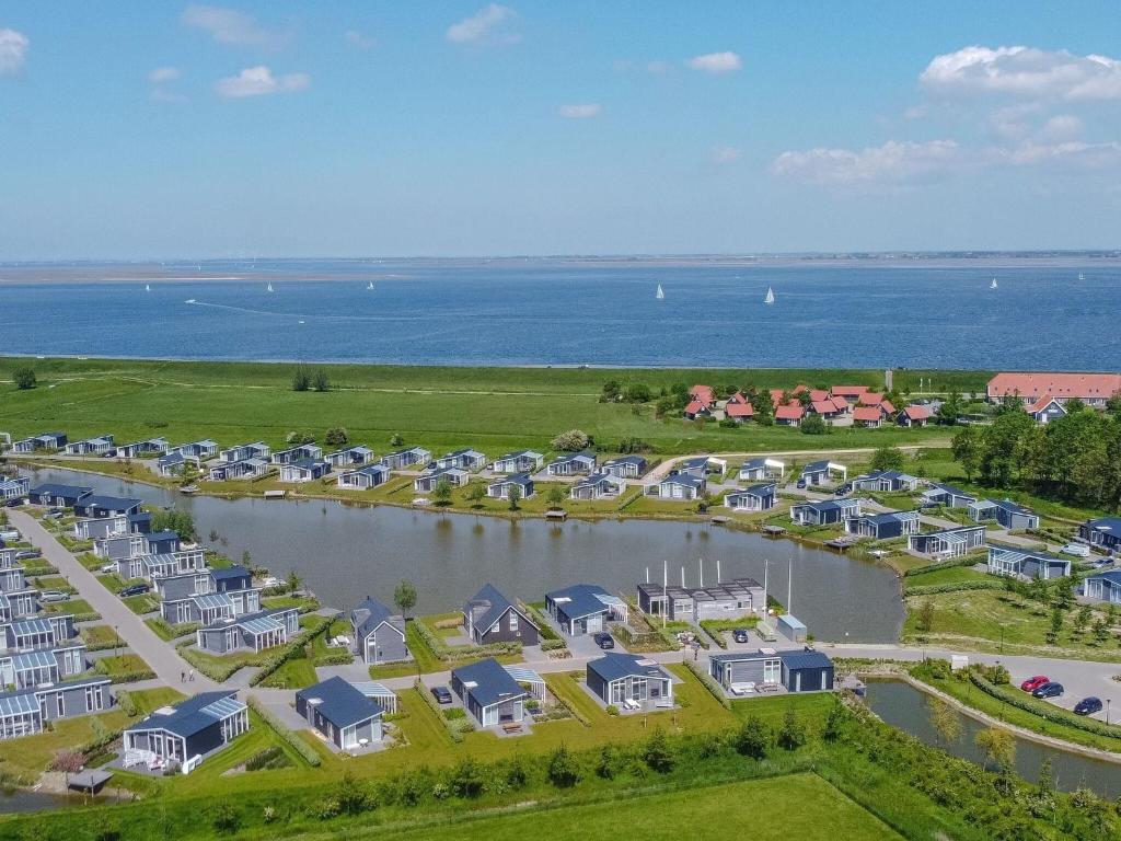 Modern cottage with a fireplace near the Oosterschelde photo 1