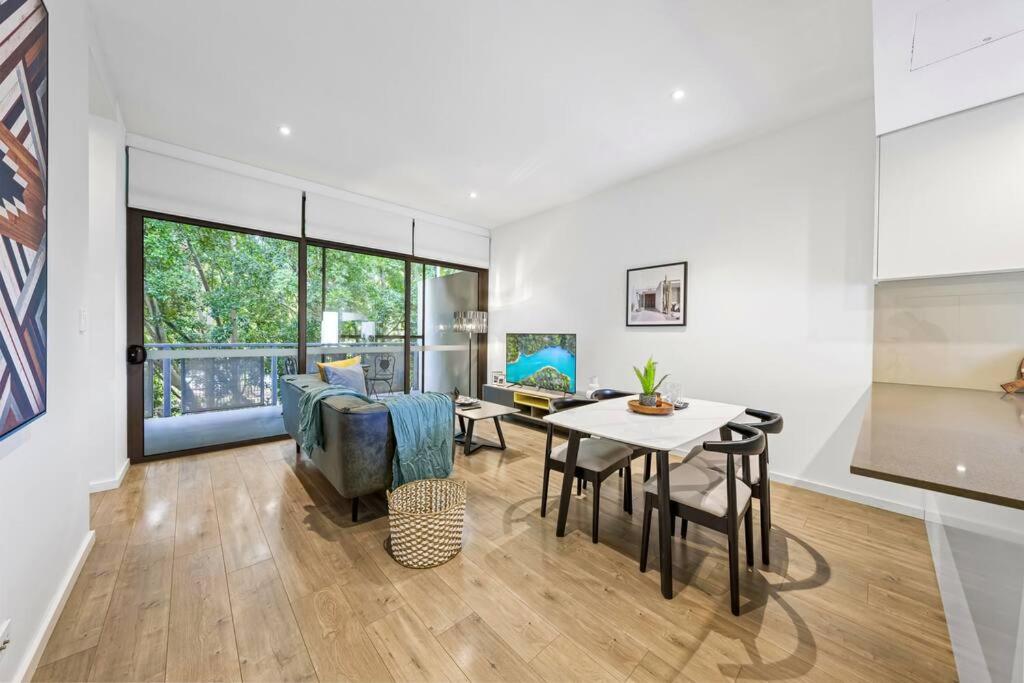 Rooftop 2 Bed Apt With Terrace at Newtown photo 1