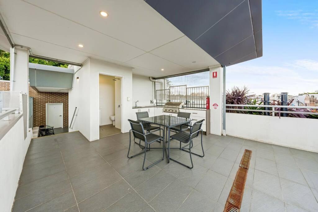 Rooftop 2 Bed Apt With Terrace at Newtown photo 2