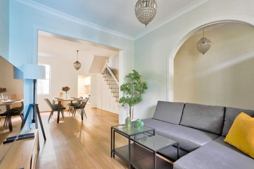 Ideal 3 Bedroom House in Chippendale with 2 E-Bikes Included photo 1