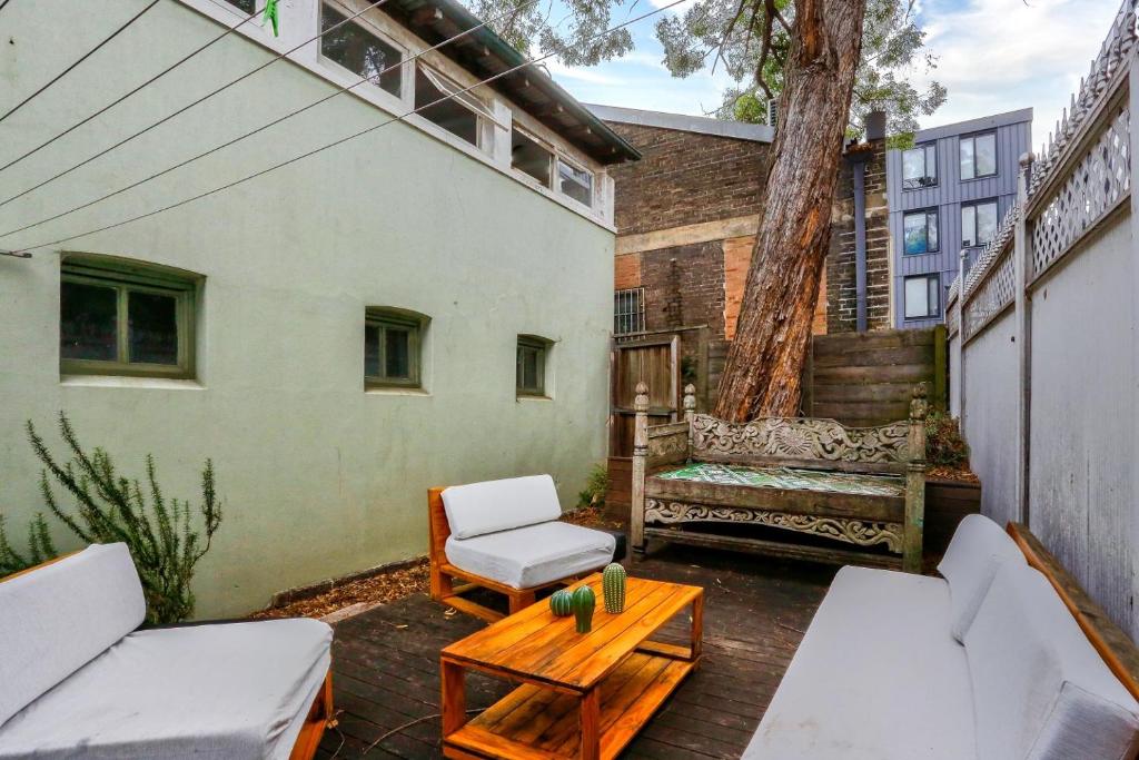 Ideal 3 Bedroom House in Chippendale with 2 E-Bikes Included photo 2