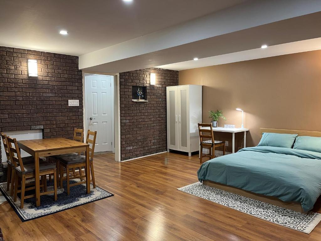 Entire Basement Apartment in Mississauga, Etobicoke photo 3