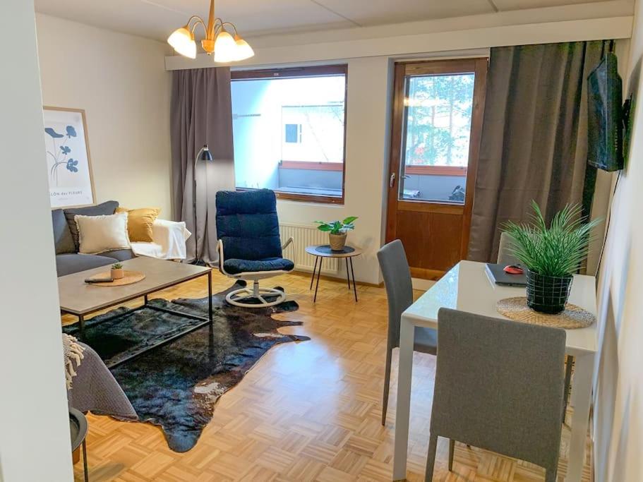 Tilava 2BR-huoneisto Saunalla photo 1