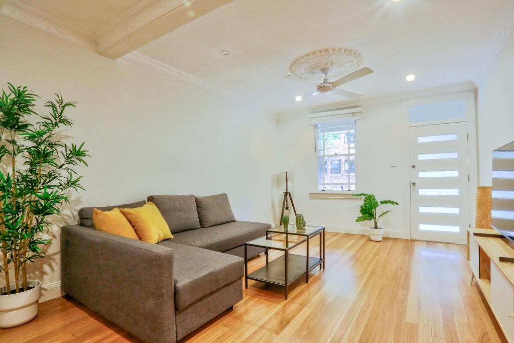 Vibrant 3 Bedroom House Darlinghurst 2 E-Bikes Included photo 3