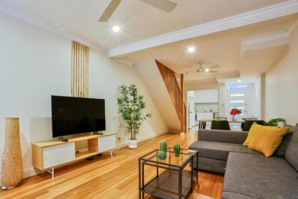 Vibrant 3 Bedroom House Darlinghurst 2 E-Bikes Included photo 1