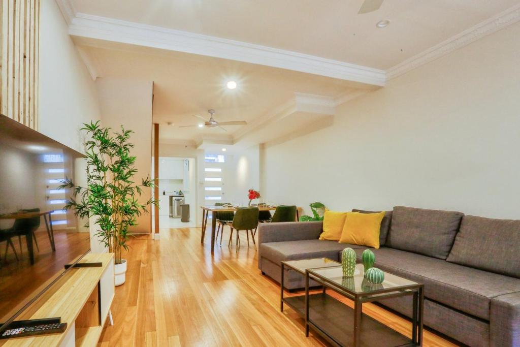 Vibrant 3 Bedroom House Darlinghurst 2 E-Bikes Included photo 2