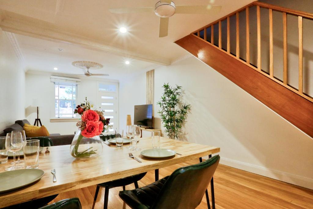 Vibrant 3 Bedroom House Darlinghurst 2 E-Bikes Included photo 4