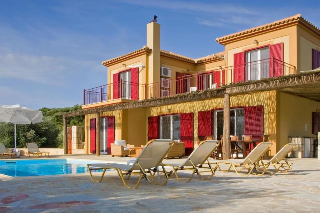Breathtaking Sea & Mountain Views-Privacy/Spacious photo 1