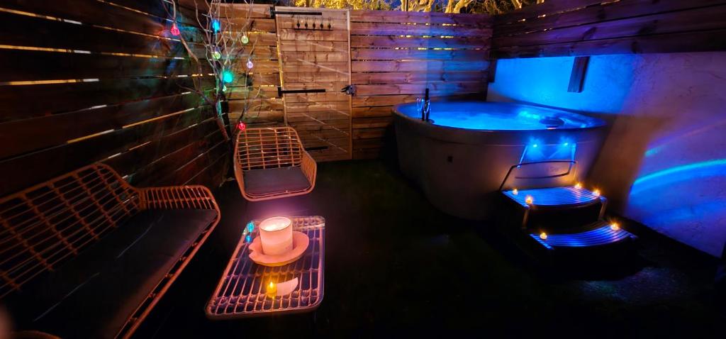 Maison Plus Belle La Nuit avec jacuzzi privé photo 1