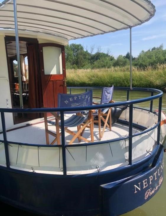 Remorqueur Péniche année 1904 tout confort sur la voie verte Camon Amiens Hortillonages photo 1