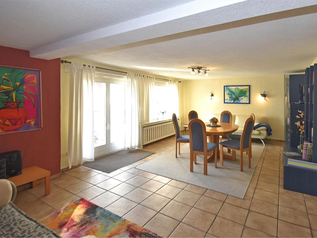 Comfortable holiday home in the Weser Uplands with saunas and solarium photo 2