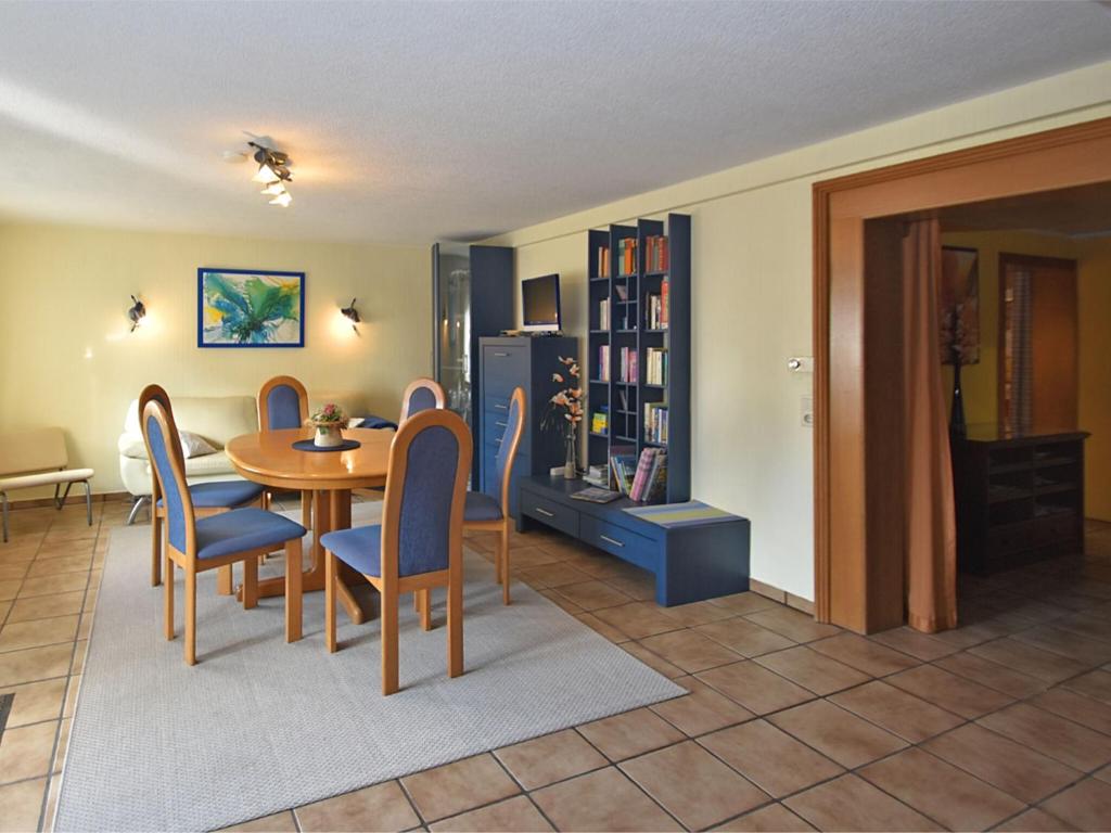 Comfortable holiday home in the Weser Uplands with saunas and solarium photo 4