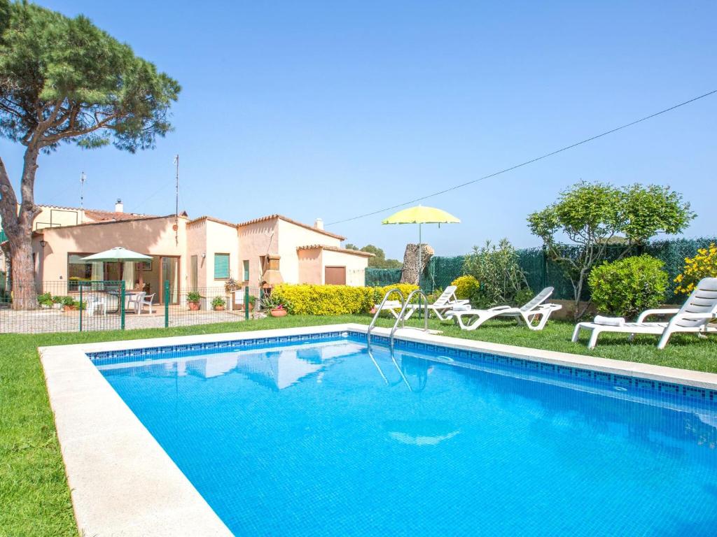 Beautiful Holiday Home in Esclanya with Swimming Pool photo 2