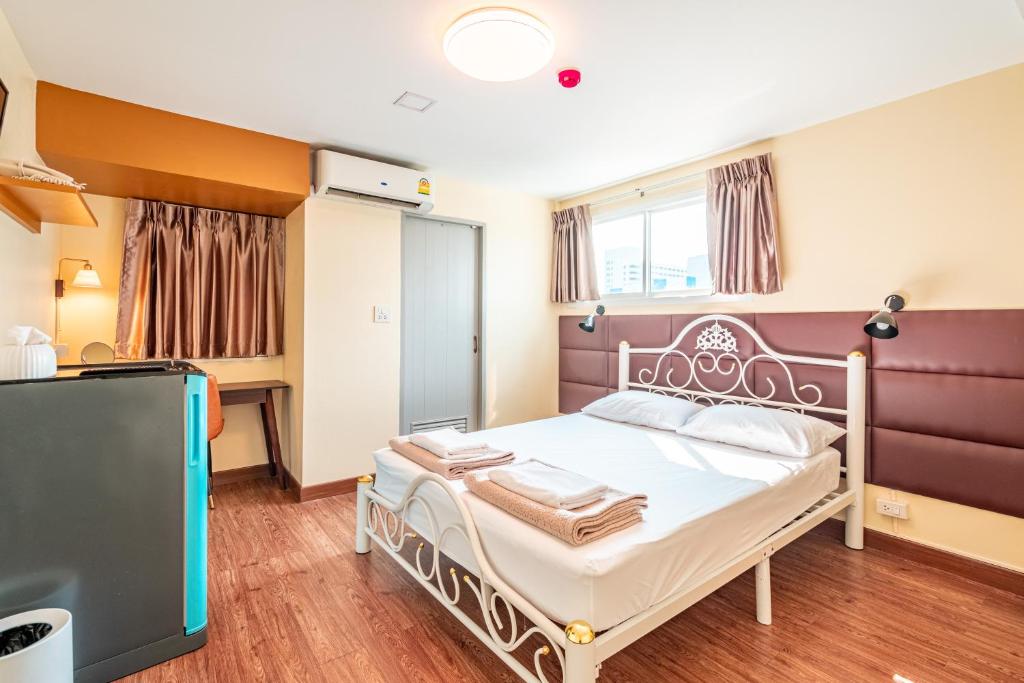 The Victory View - Hostel - Adults only Room Type - Deluxe Double Room