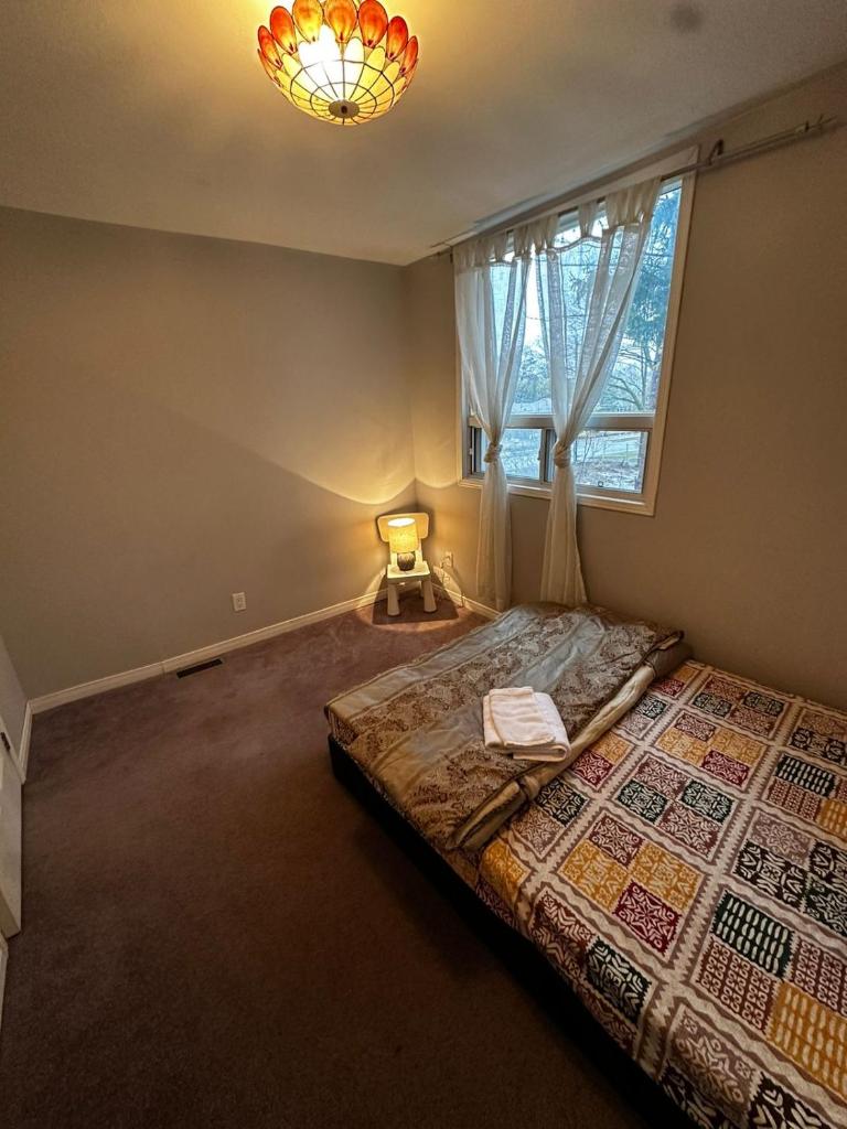 Charming Affordable Accommodation 20 min to Toronto photo 1