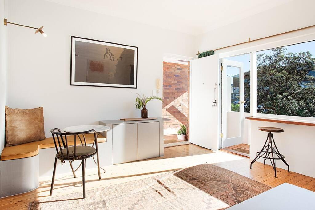 Sun-filled North Bondi Apartment moments to beach photo 1