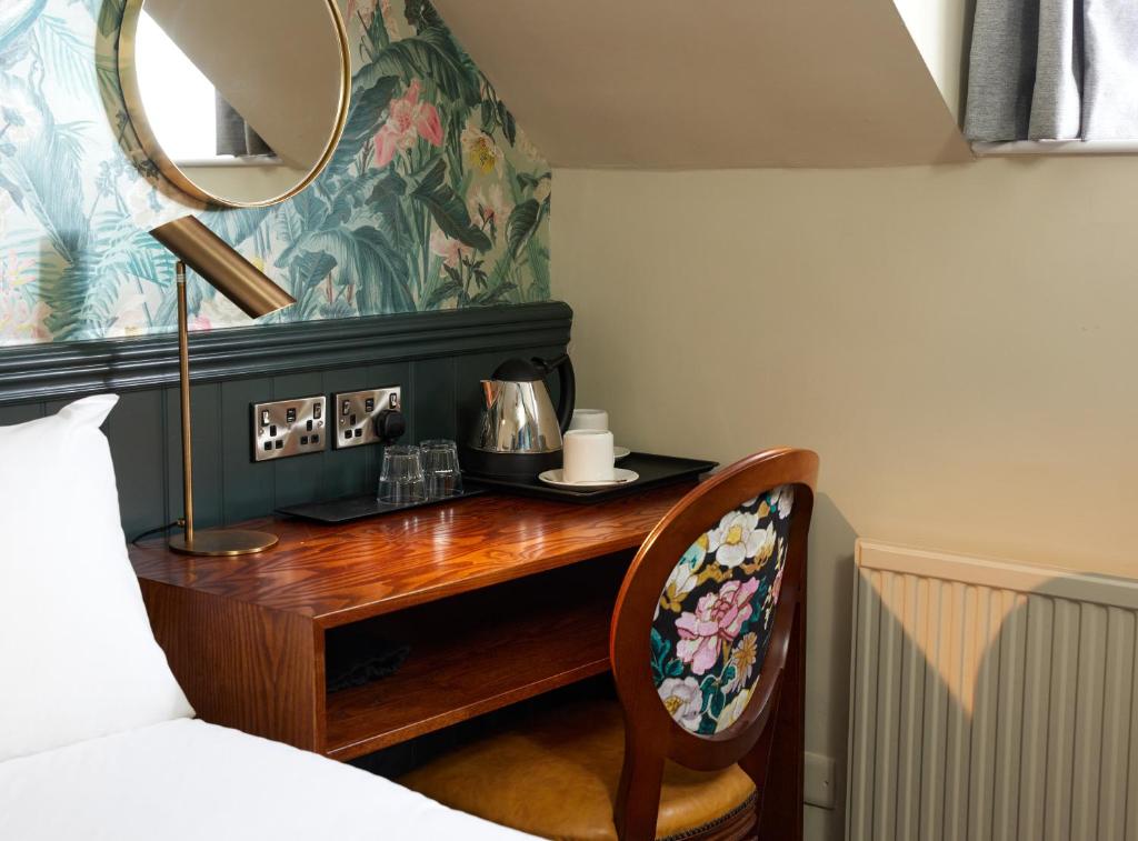 Narborough Arms Room Type - Family Room (2 Adults + 1 Child)