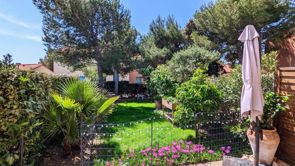 2 Pièces - Calme & standing - Mer à 200 m - Jardin, terrasse et piscine photo 1