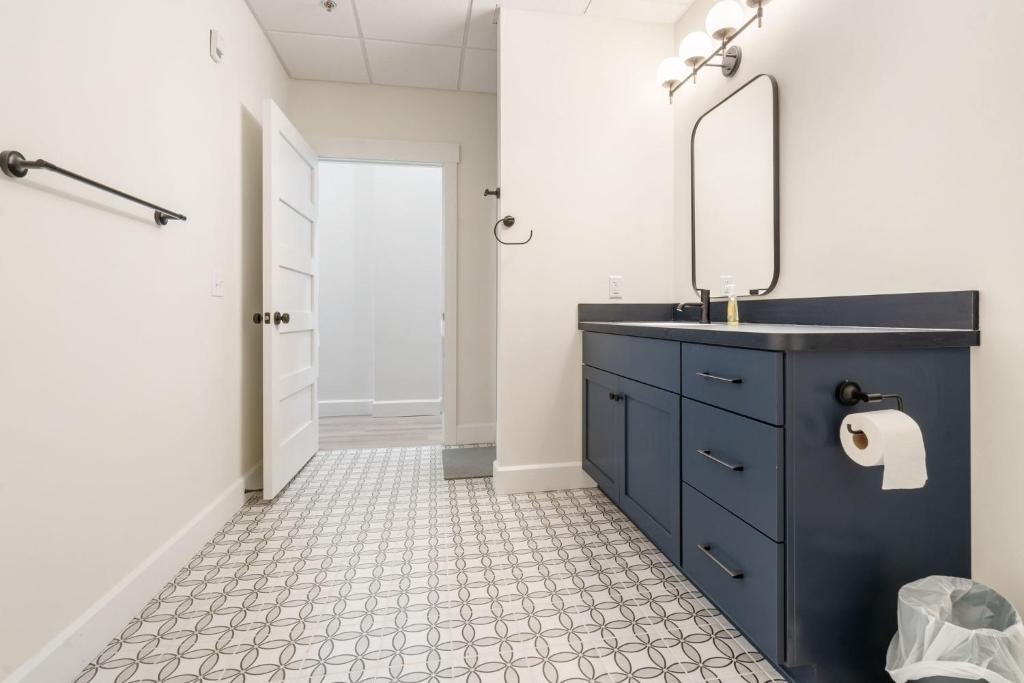 Young Suite photo 2