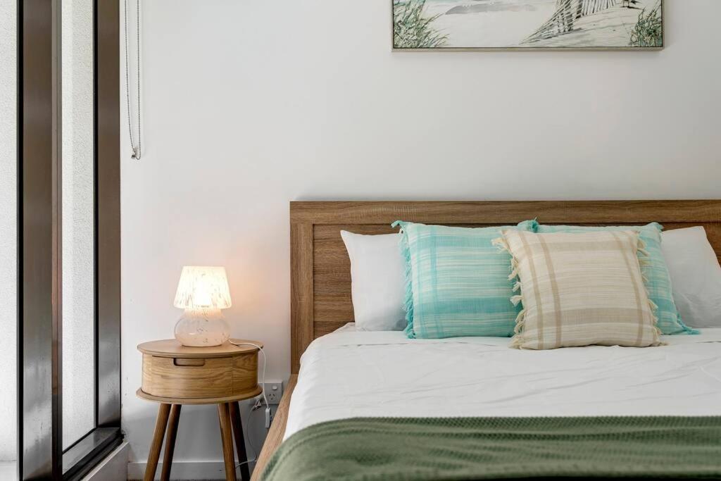 Modern 1-bdr Apt w/ free car park&fantastic pool - Tap to explore photos