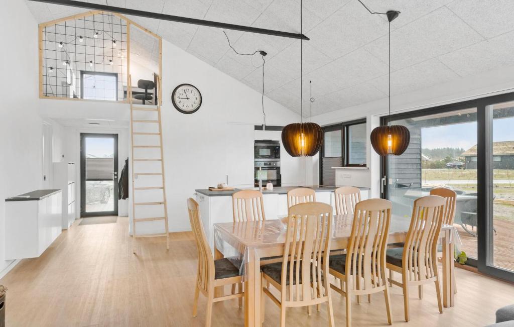 Gorgeous Home In Saltum With Sauna photo 3