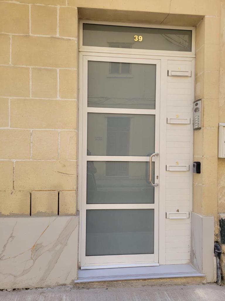 Full Sun Getaway APT Sliema - 1BR, San Giljan