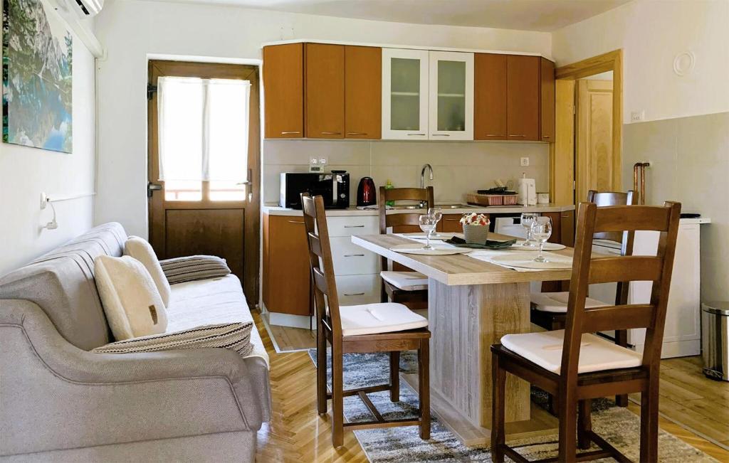 2 Bedroom Nice Home In Perusic photo 3
