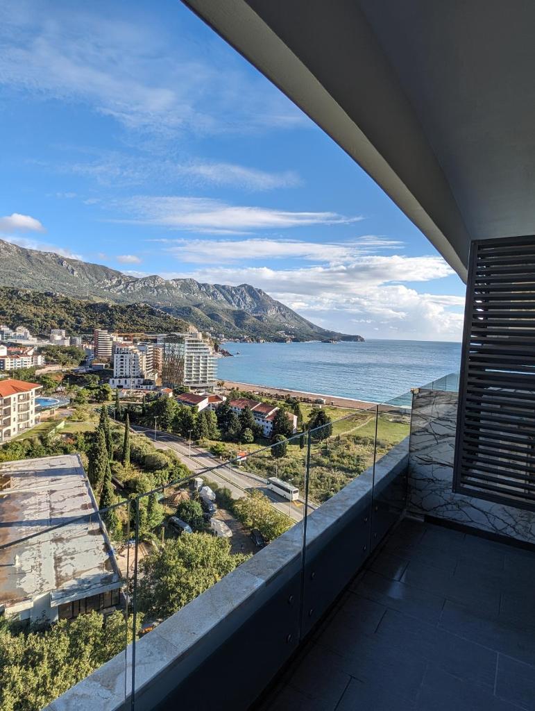 Skyline Apartments by In Property photo 4