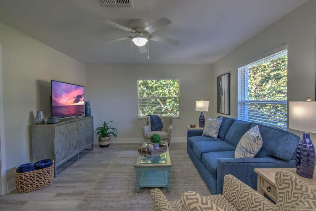 Newly Refurbished Naples Park Cottage with a Heated Pool photo 4