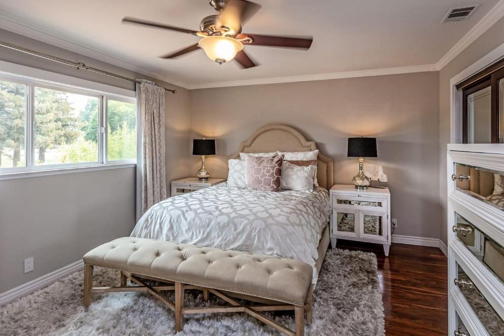 Silicon Valley Family Oasis 5-bedroom Luxury Home photo 3
