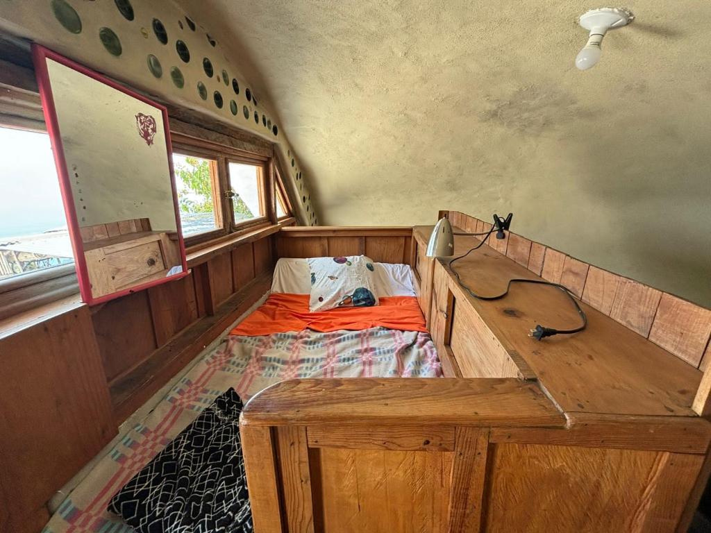 Earthship 3 levels FAMILY apartment with lake view photo 3