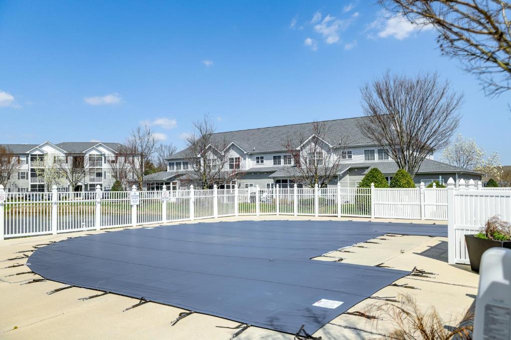 Chic Lewes Condo with Community Pool! photo 2