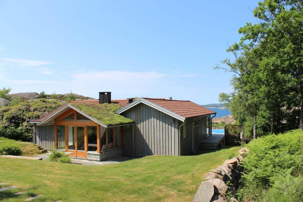 A top-notch house with privacy, pool & wonderful sea views