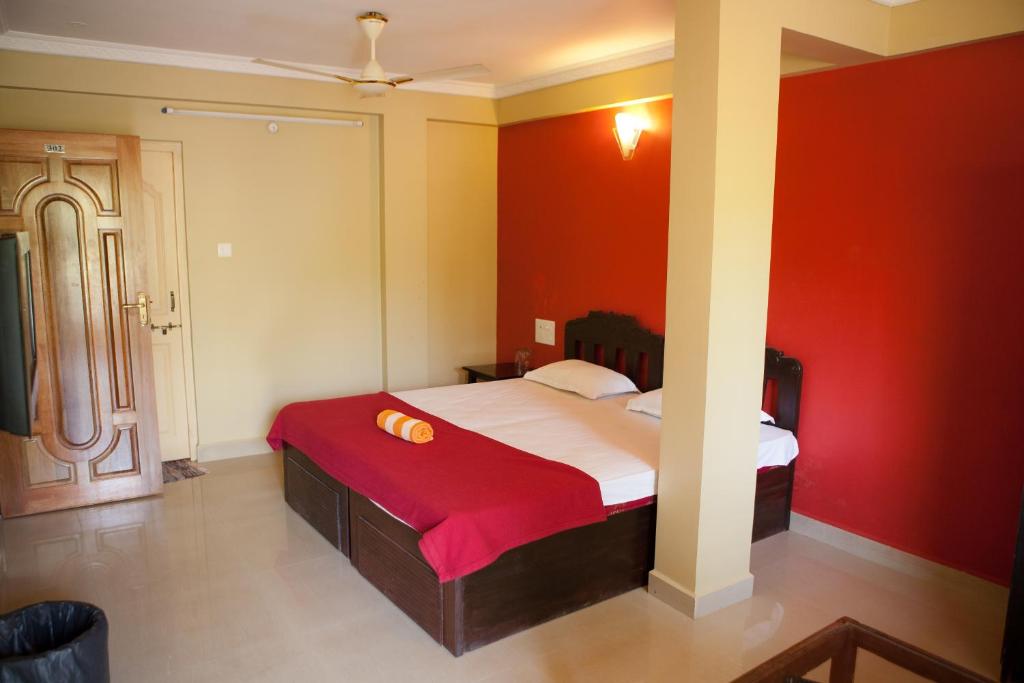 Двухместный (Двухместный номер Делюкс с 1 кроватью и балконом), Roundcube Guest House
