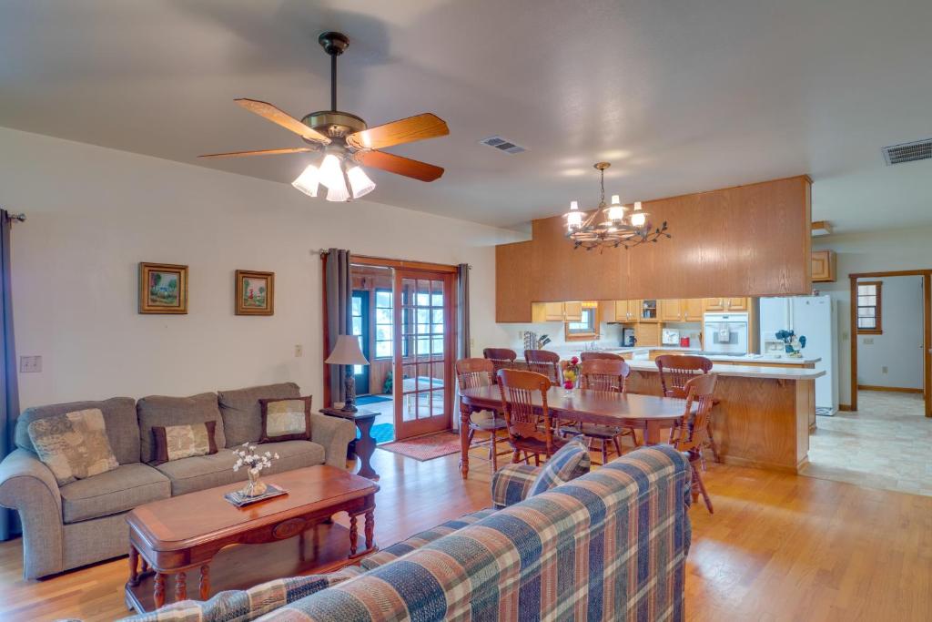 Beautiful Toledo Bend Retreat with Private Dock photo 4