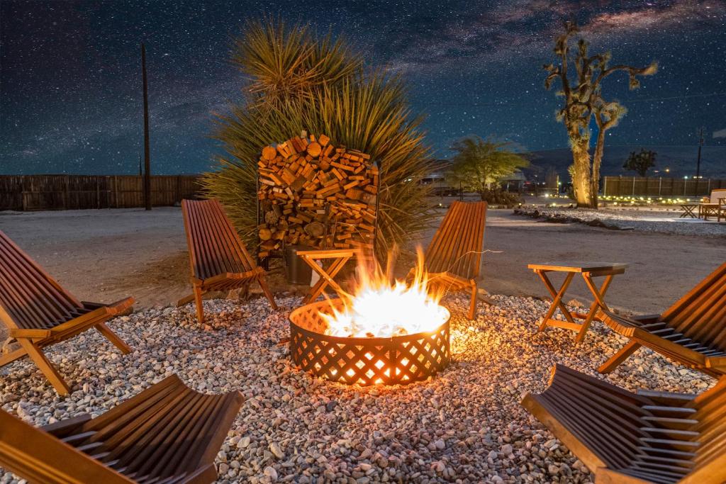 Private Joshua Tree Cabin w/ Hammocks & Campfire photo 3