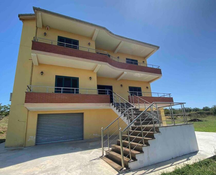 Villa a tre piani.