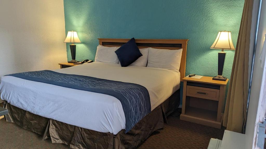 Howard Johnson by Wyndham Downtown Kamloops photo 1