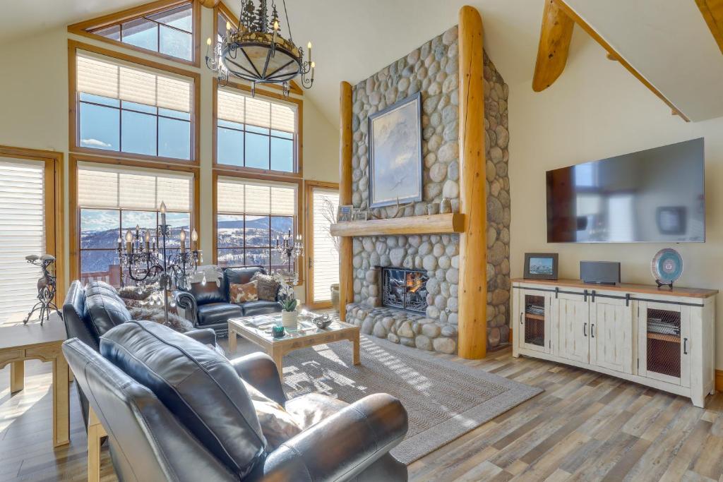 Edwards Home in Cordillera Hot Tub, Mountain View