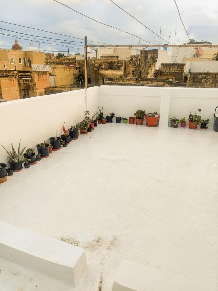 Private Double Room in a Cute Townhouse in Maltese Village Close To St Peters Pool photo 2