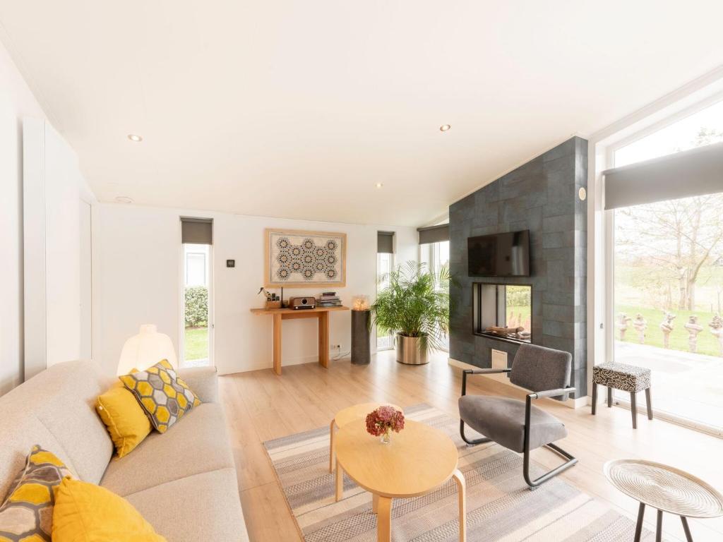 Modern chalet with a fireplace near the Oosterschelde photo 4