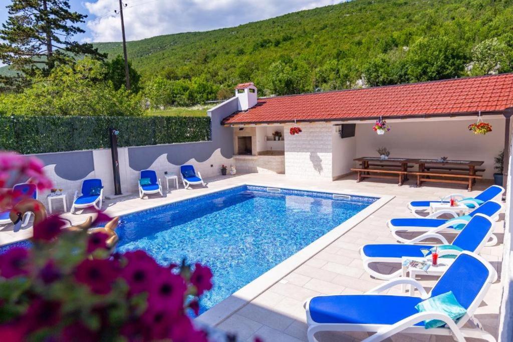 Villa Stars Hill with heated Pool Yacuzzi