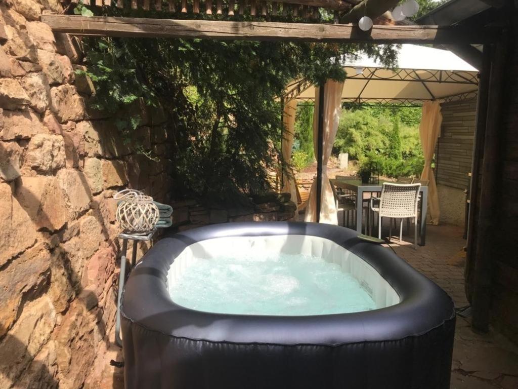 Naturhäuschen mit Kamin - Feuerschale - Garten - mit beheizbarem Gartenwhirlpool