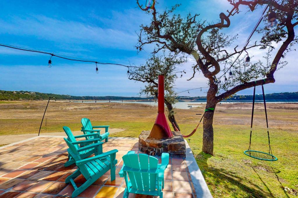 Lakefront Cottage photo 1