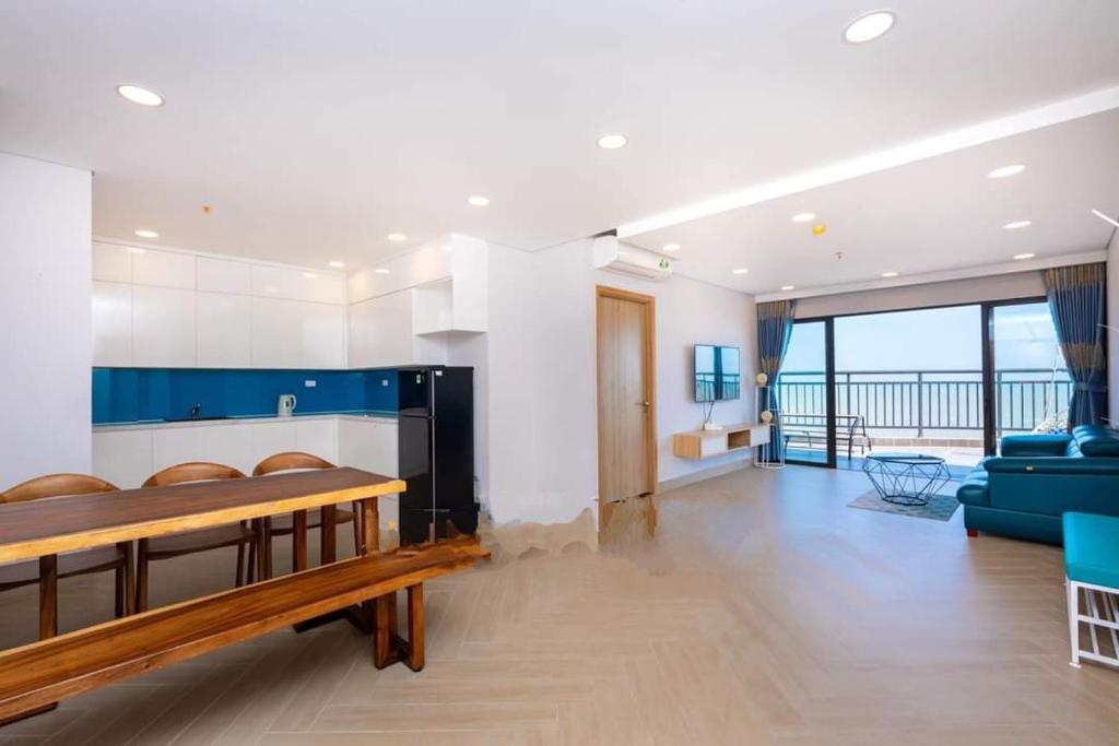 Hảo Aria Resort - hồ bơi và bãi tắm riêng